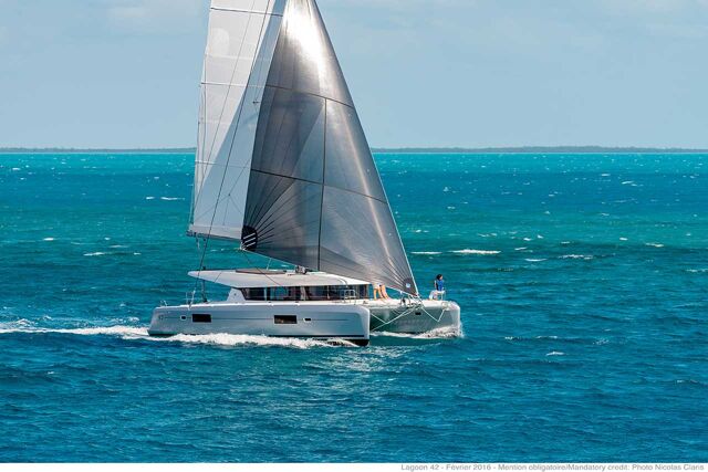 Lagoon 42 - 4 + 1 cab. Solaris